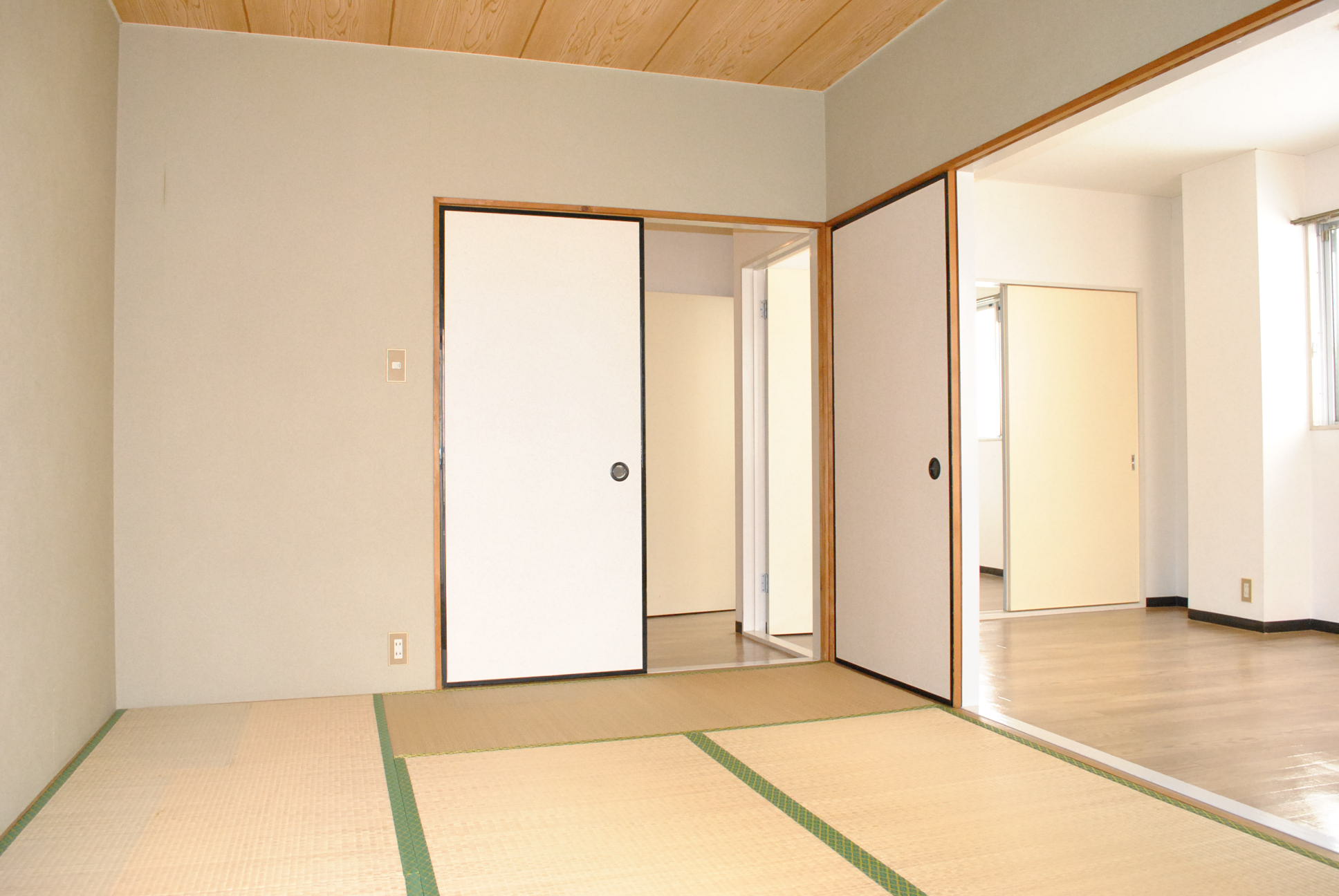 Living and room. Japanese-style room 6 quires