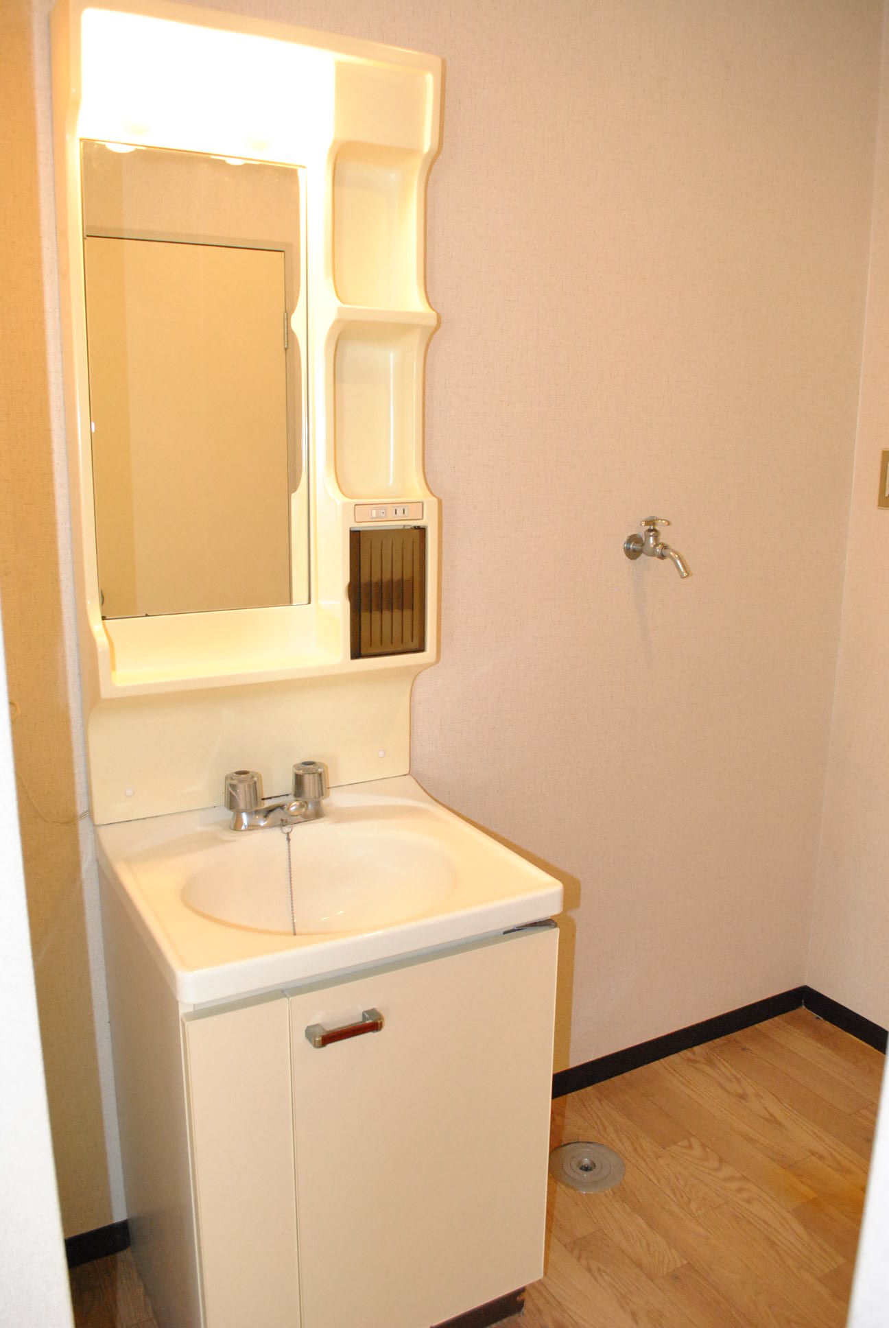 Washroom. Wash basin ・ Laundry Area