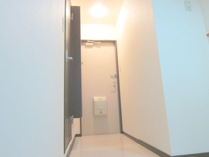 Other room space. Appearance of the entrance as seen from the kitchen.