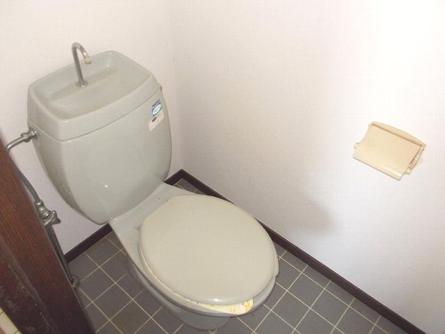 Toilet. Toilet.