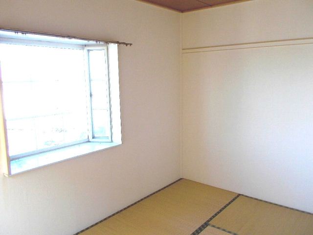 Living and room. Is a Japanese-style room.