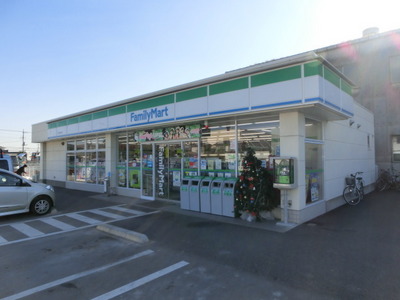 Convenience store. 430m to Family Mart (convenience store)