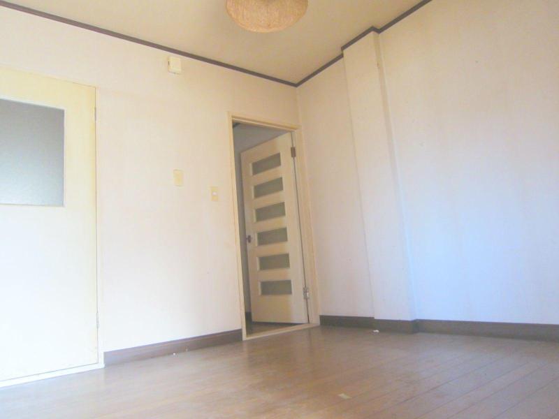 Other room space. A 12-minute walk from Makuhari-Hongō Station ・ Commute ・ Convenient to go to school