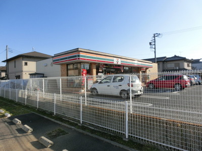 Convenience store. 450m to Seven-Eleven (convenience store)