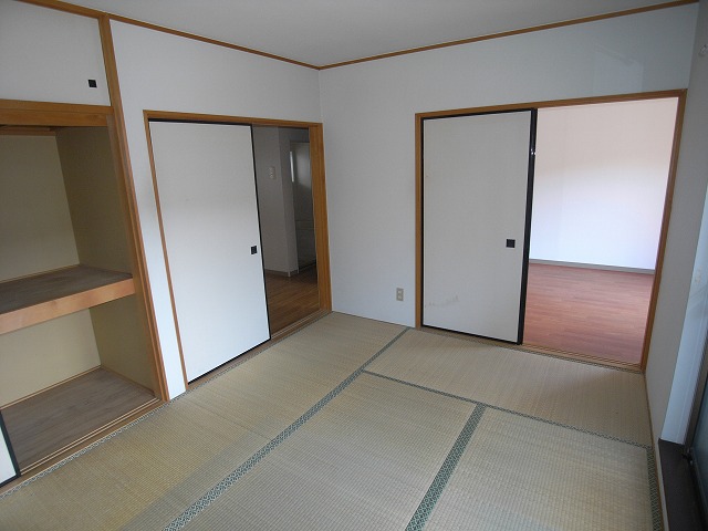 Living and room. Japanese-style room ~