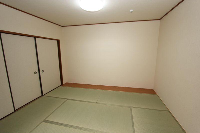 Non-living room. Japanese-style room 6 quires introspection