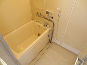 Bath. It is economical add 焚給 hot water! 