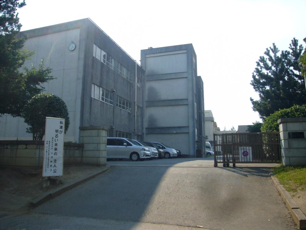 Junior high school. 1102m to the Chiba Municipal Makuharinishi junior high school