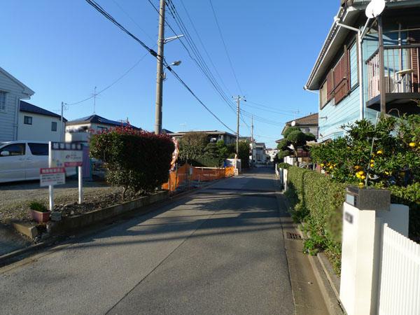 Local photos, including front road. Overall