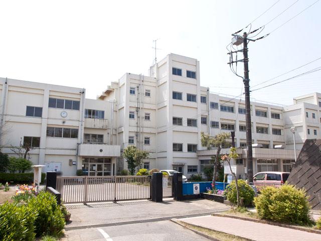 Junior high school. 556m until the Chiba Municipal Asahigaoka junior high school