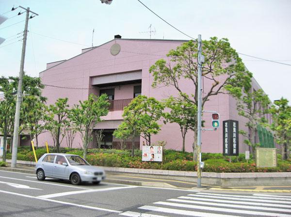 Other. Hanamigawa is a ward office. There opposite across the west side road of the site.