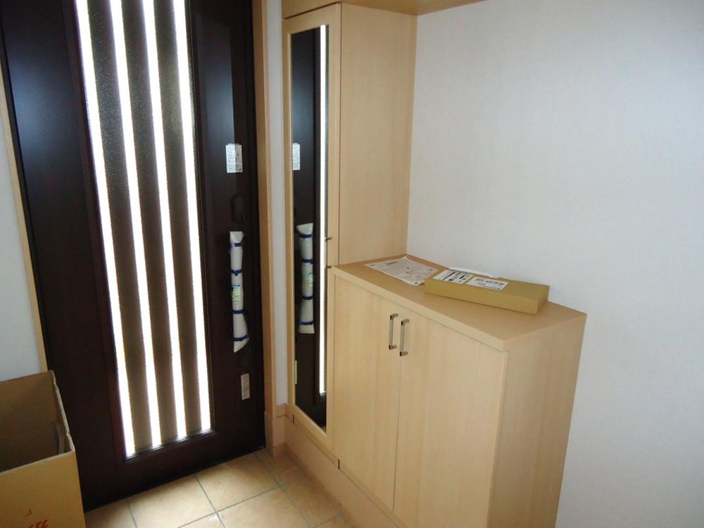 Entrance. Local (11 May 2013) Shooting