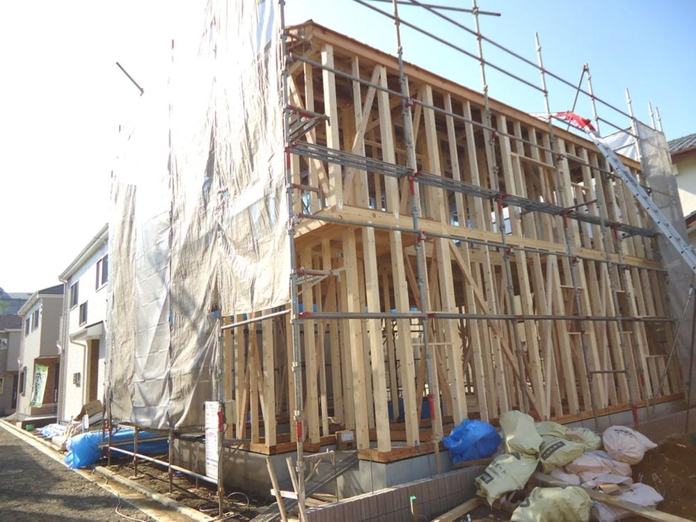 Local photos, including front road. Local (11 May 2013) Shooting