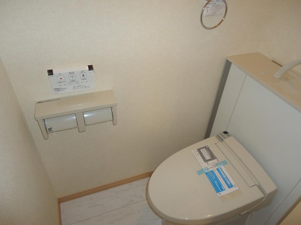 Toilet. Indoor (11 May 2013) Shooting