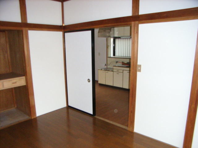 Other room space. Western-style 6-mat flooring