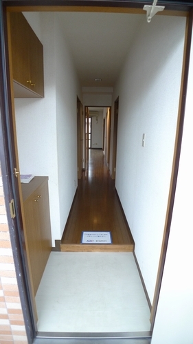 Entrance. Entrance storage is also abundant ☆