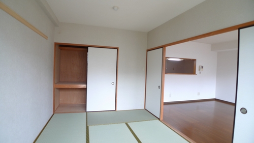 Other room space. Japanese-style rooms adjacent are the LDK ☆