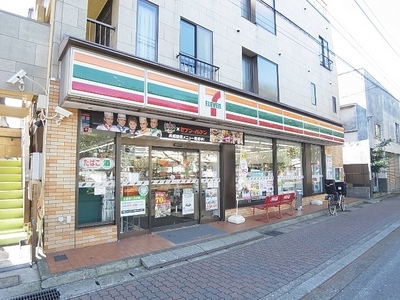 Convenience store. Seven-Eleven Garden 400m to the store (convenience store)
