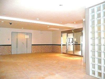 Entrance. Common areas