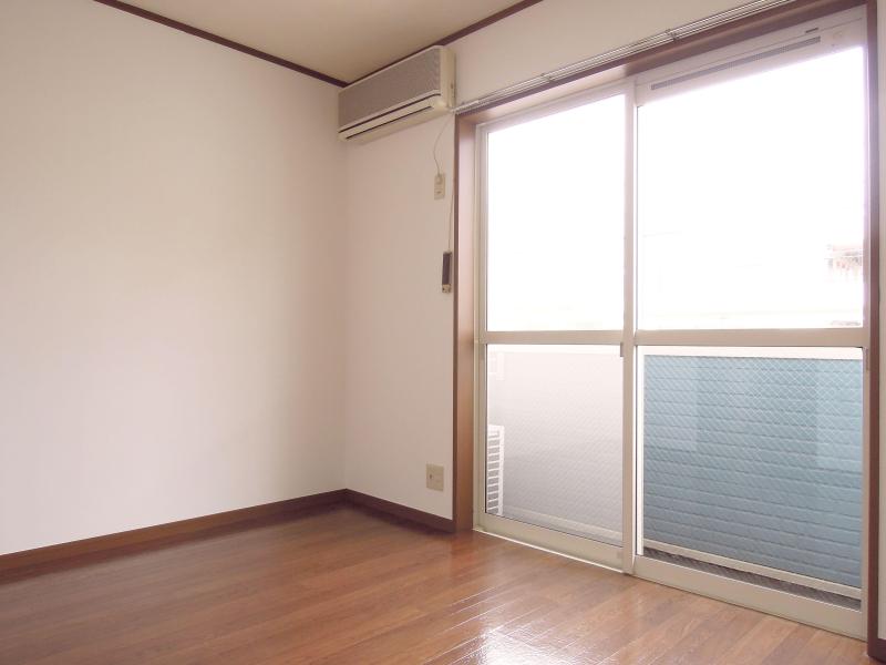 Other room space. Of course, it is equipped with one air conditioning. 