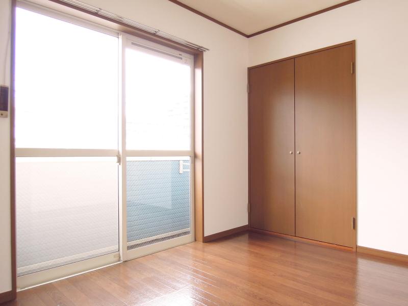 Living and room. Sobu Line "Makuhari Station" walk 9 minutes of good location! 