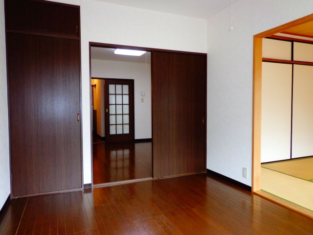 Living and room. Western and Japanese-style ・ living