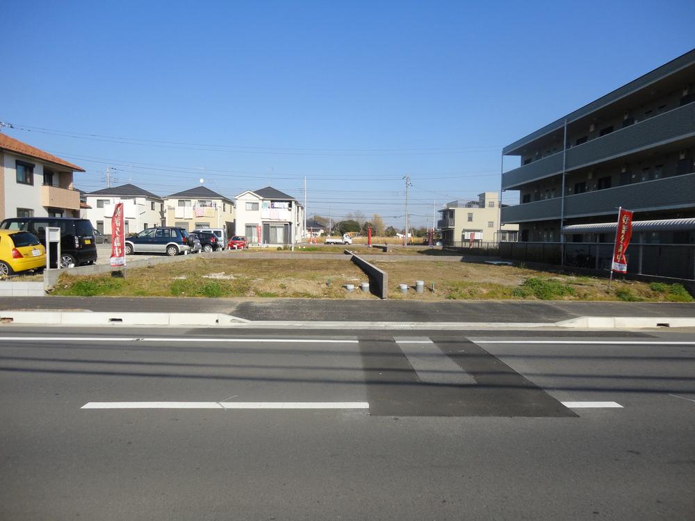 Local land photo. It has taken the 131 city blocks facing the front 16m road with the southwest side of the sidewalk from the south. (December 2013) Shooting