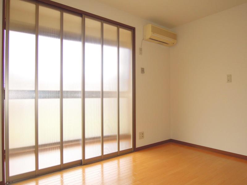 Living and room. It is a bright room with large windows.