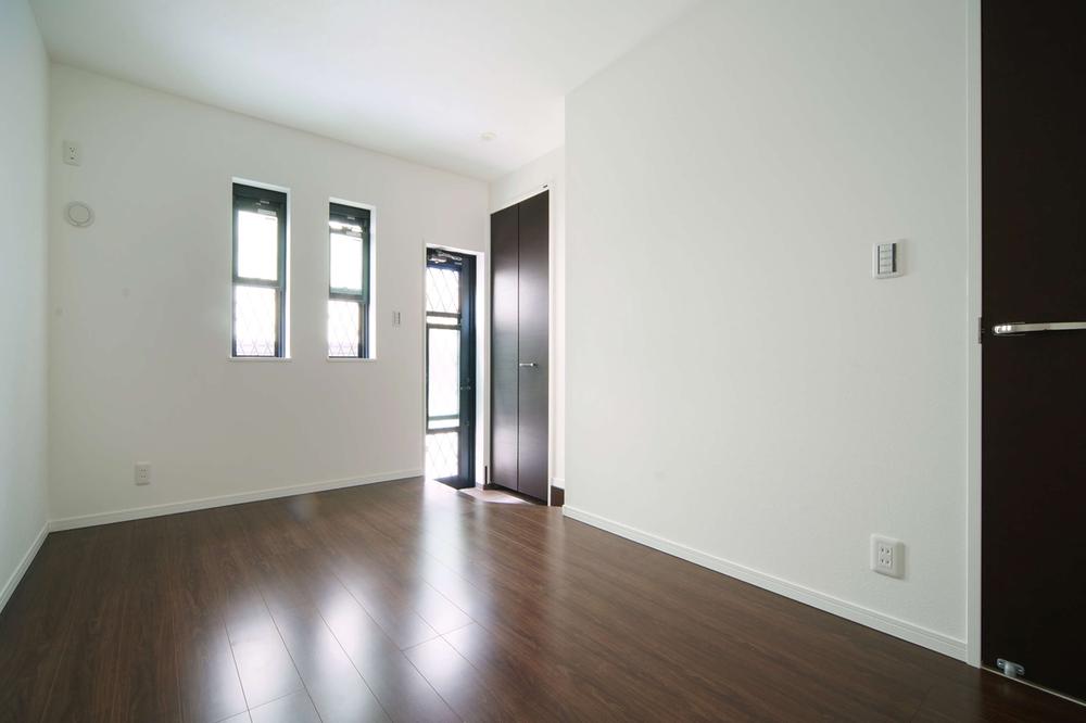 Living. Living to gather everyone warm in winter with floor heating (our example of construction)