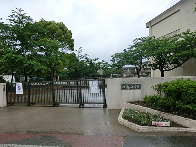Primary school. 80m to Chiba Tatsunishi of valley elementary school