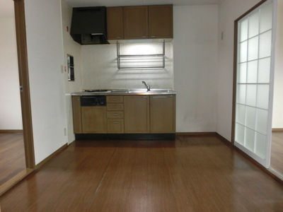 Living and room. 6 Pledge of dining kitchen