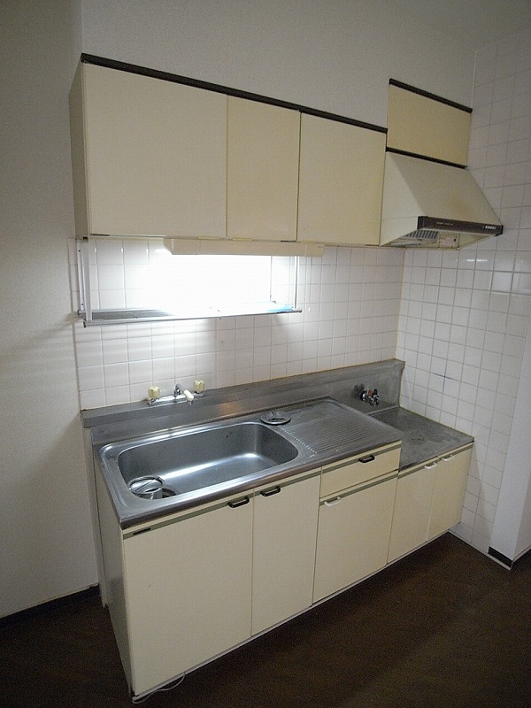 Kitchen. Gas stove can be installed