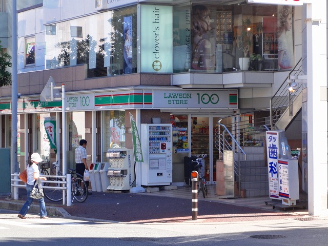 Convenience store. STORE100 Makuharihongo store up (convenience store) 60m