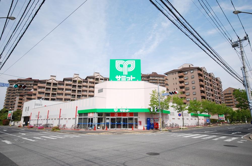 Supermarket. Summit store Hanamigawa ward office 279m before shop