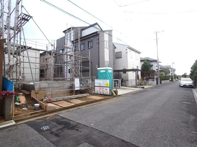 Local photos, including front road.  [Local shooting] A quiet residential area