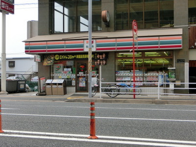 Convenience store. 630m to Seven-Eleven (convenience store)
