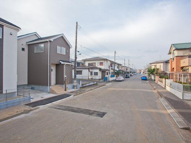 Local photos, including front road. Local (11 May 2013) Shooting