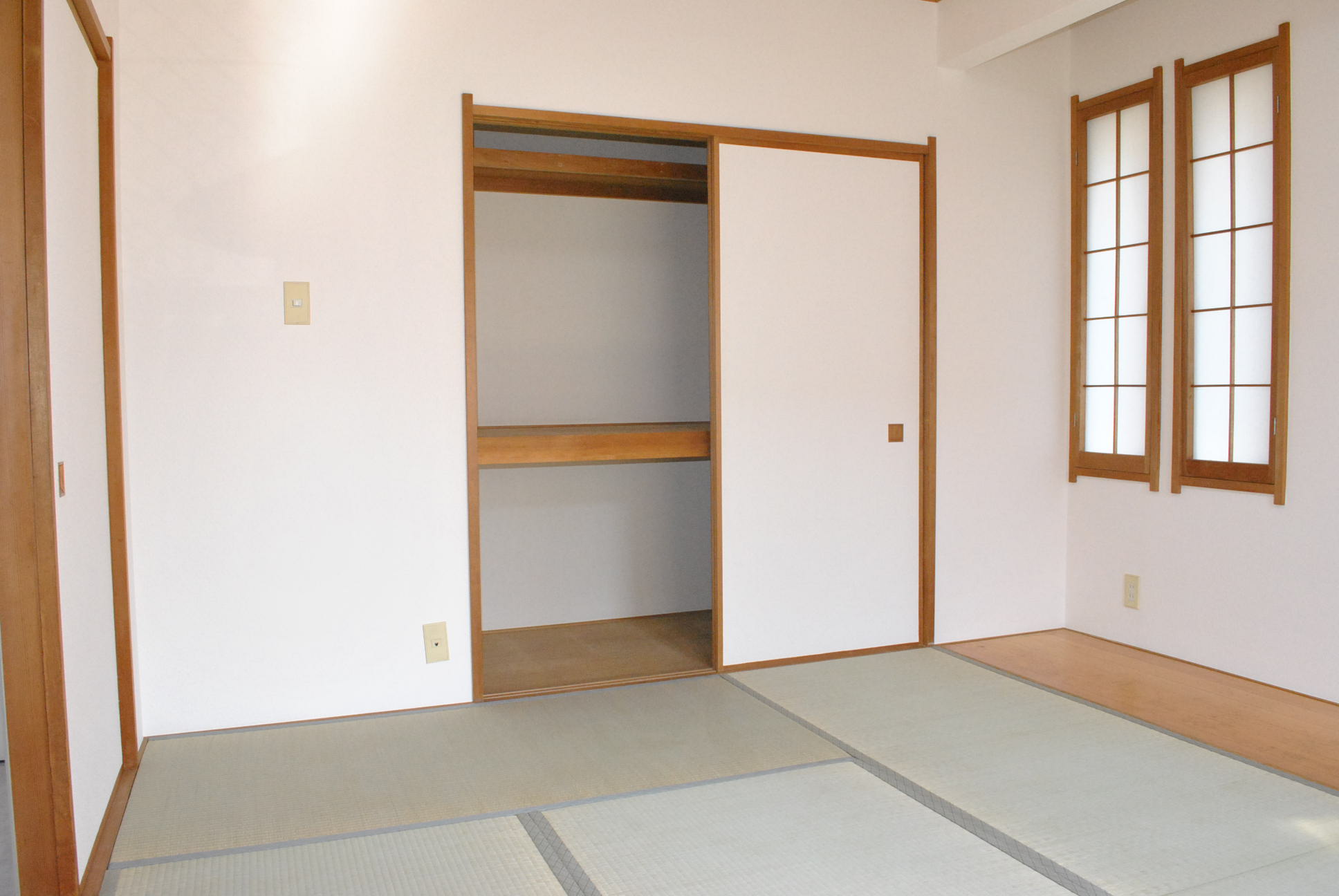 Living and room. Japanese-style room 6 quires + plates