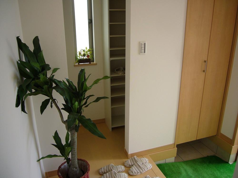 Same specifications photos (Other introspection). Entrance next to the shoe-in closet (optional) same specification ・ Model house in the photos