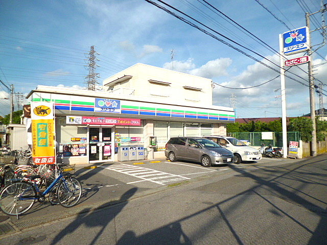 Convenience store. Three F Makuhari Station North store up (convenience store) 294m