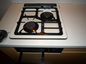 Kitchen. It is with gas stove! !