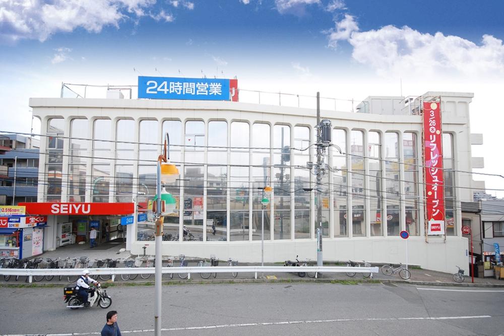Supermarket. Seiyu Shinkemigawa to the store 728m