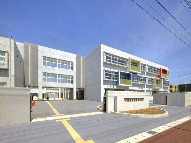 Junior high school. 510m until the Chiba Municipal Garden Junior High School