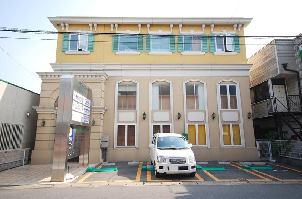 Hospital. 350m to the clinic Garden