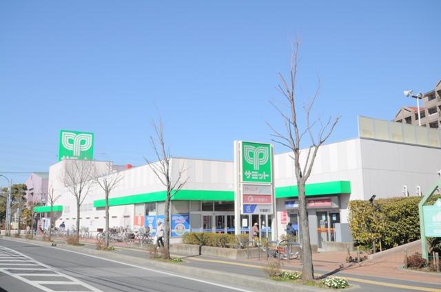 Supermarket. Summit store Hanamigawa ward office 800m before shop