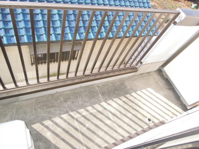 Balcony. Happy to your laundry in the spread of the balcony.