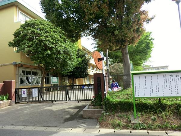 Junior high school. Kotehashidai 32-minute walk from the 2500m junior high school until junior high school.