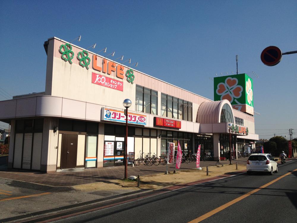 Supermarket. Until Life Miyanogi shop 892m