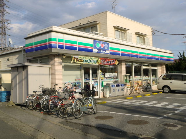 Convenience store. Three F Makuhari Station North store up (convenience store) 243m