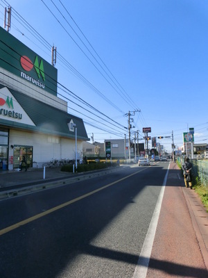 Supermarket. Maruetsu to (super) 160m